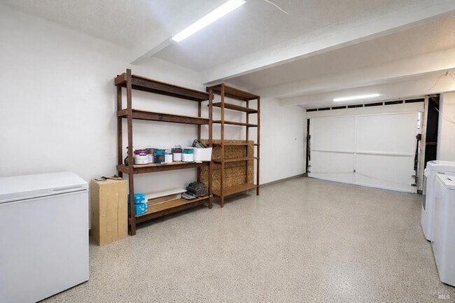 Building Photo - 5122 Potrero Ave