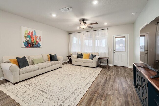 Building Photo - 200 Arrowhead Vine St