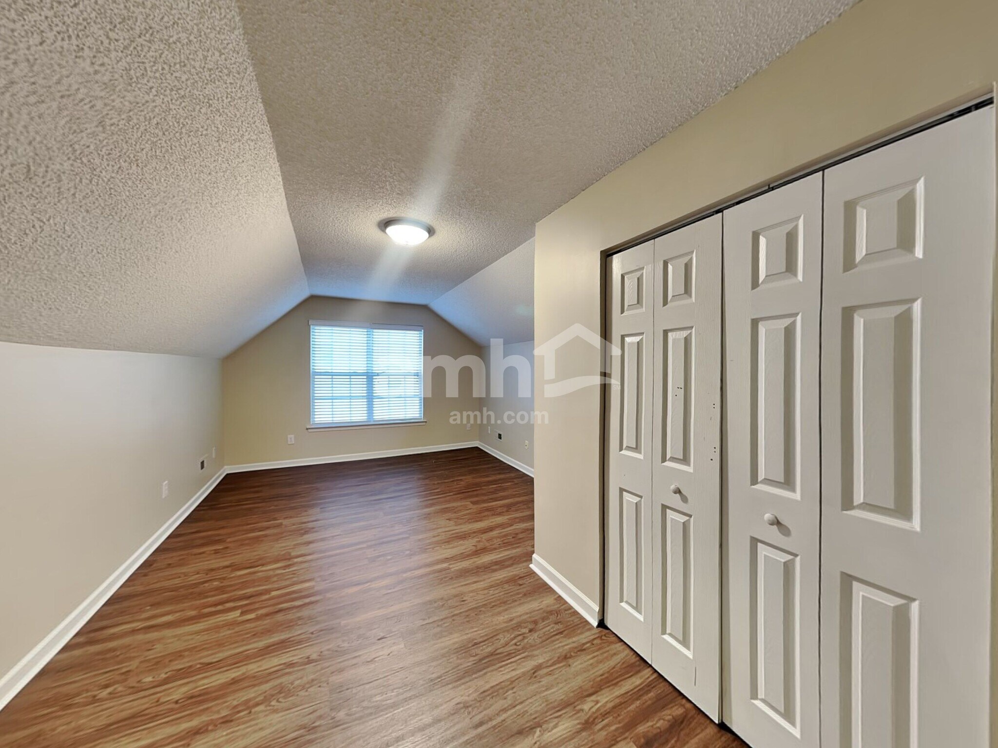 Building Photo - 15464 Stone Hollow Dr