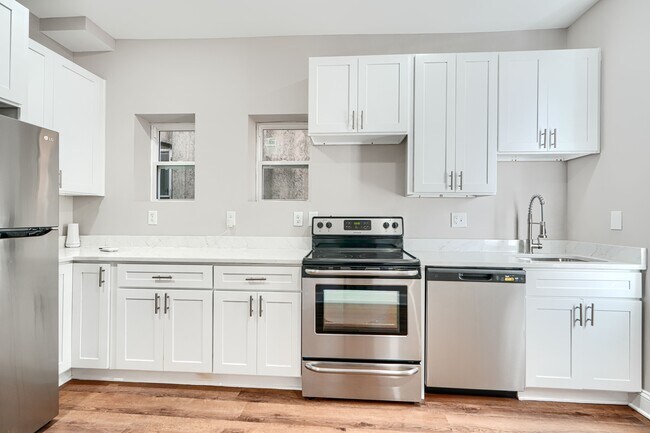 Building Photo - Homewood