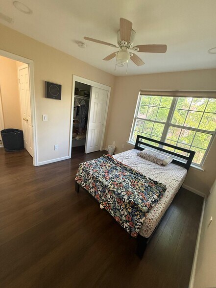 Building Photo - 427 Lackland Ave