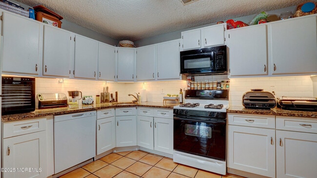 Building Photo - 316 Tulip Ln