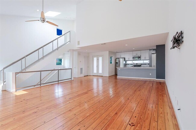 Building Photo - 1303 Arthur St