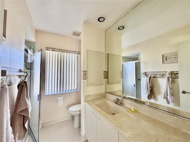 Building Photo - 802 Capri Isles Blvd