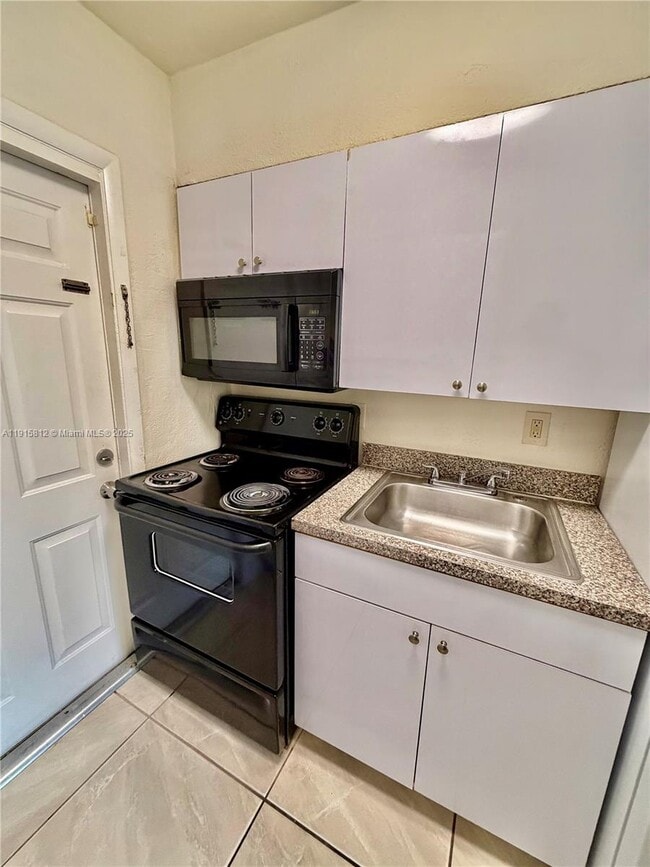 Building Photo - 2571 NW 13th Ct