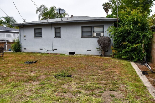 Building Photo - Steps to Chapman College