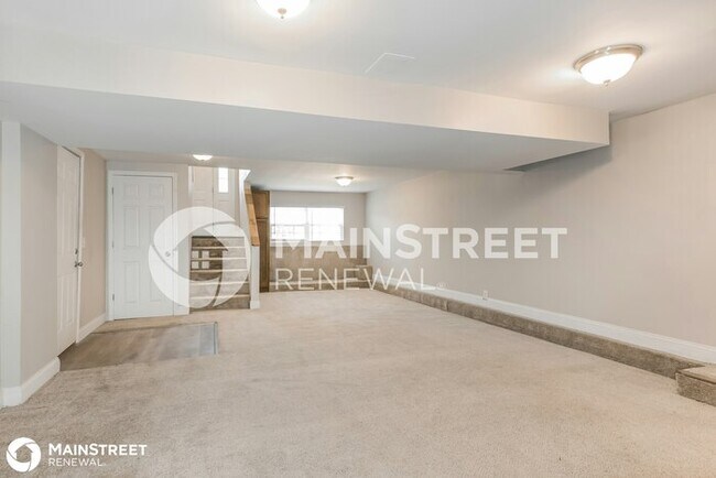 Building Photo - 8 Shady Village Ct, Lake St. Louis, MO 63367