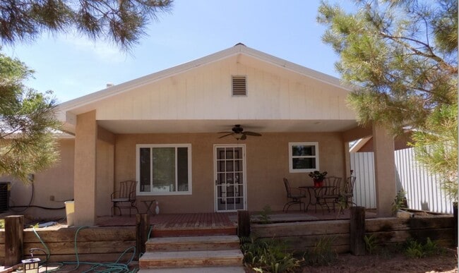 Building Photo - 502 Laura Ct