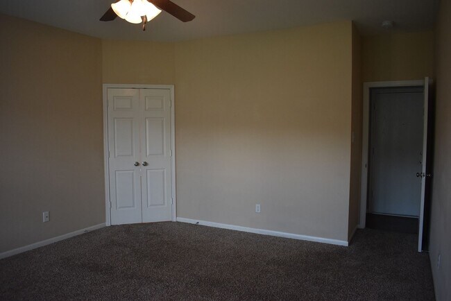 Building Photo - 509 Lakota Ln