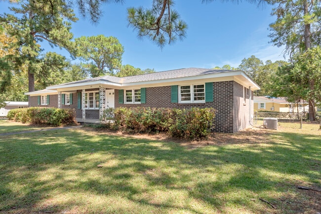 Building Photo - 201 Roberts St