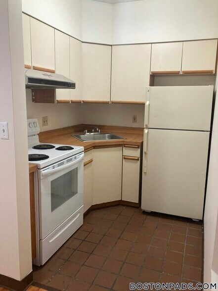 Building Photo - 81 Essex St