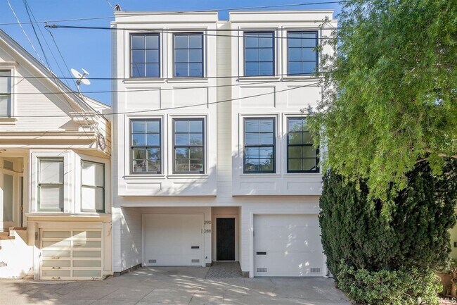Primary Photo - Glen Park: Impressive Top Floor Unfurnishe...