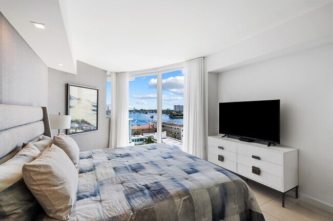 Building Photo - 401 N Birch Rd