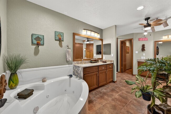 Building Photo - 1623 Lake Arbor Dr