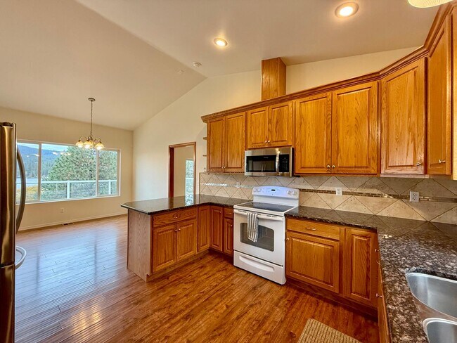 Building Photo - 6686 Washington 291B