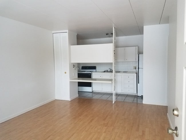 Building Photo - Foxtail Glen on White Pond