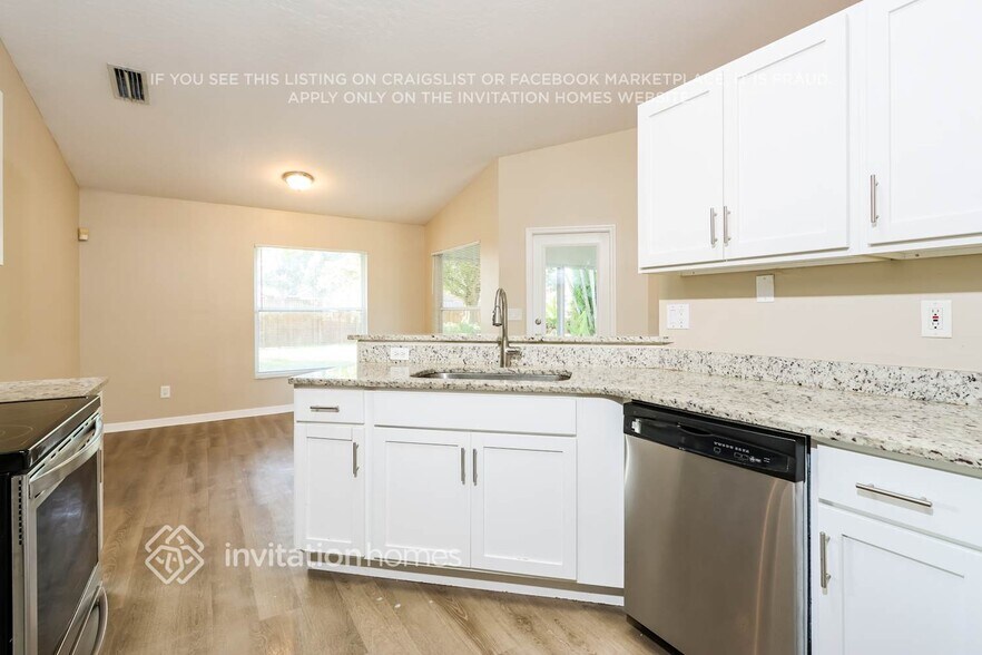 Building Photo - 624 Sheridan Woods Dr