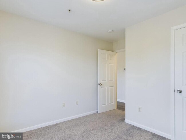 Building Photo - 302 Baughmans Ln