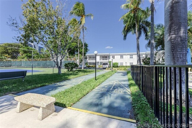 Building Photo - 6207 Bay Club Dr