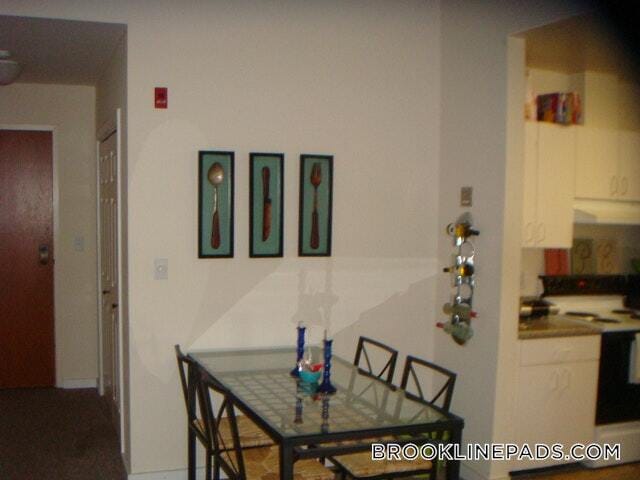 Building Photo - 4 Davis Ave