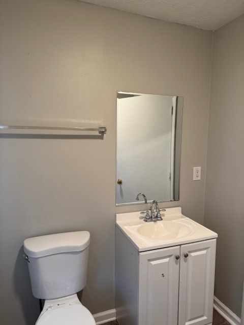 Building Photo - Renovated 3BR/2BA home w/ large bak yard!