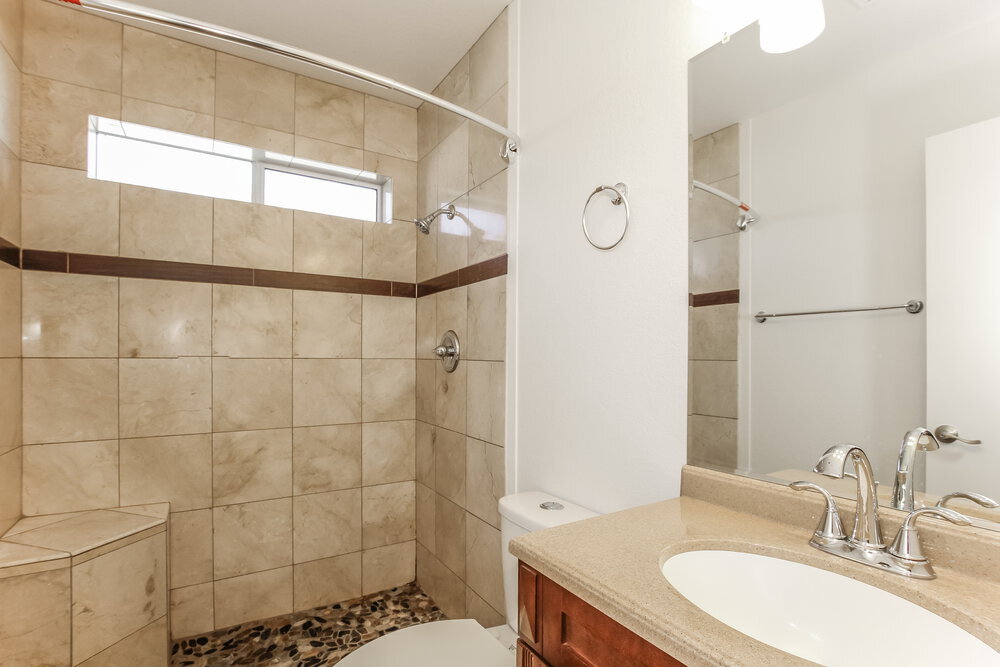 Building Photo - 560 E Morrow Dr