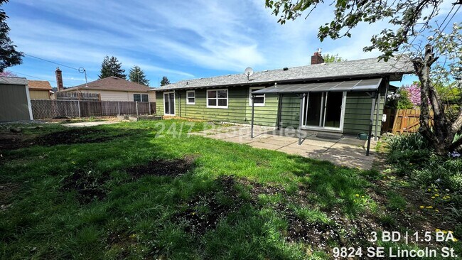 Building Photo - Vibrant 3BD | 1.5BA Home w/ Yard - SE Portland