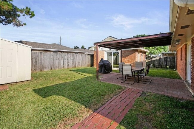 Building Photo - 4920 Robin Hood Dr