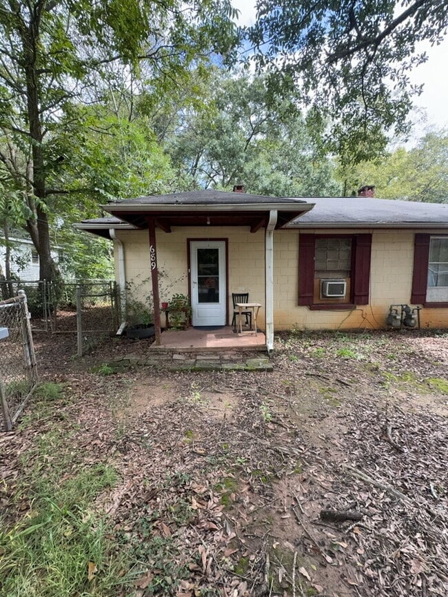 Building Photo - 2 Bedroom 1 Bathroom house in Spartanburg
