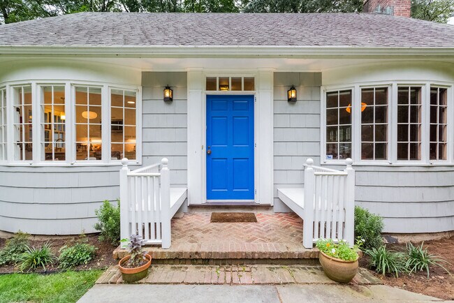 Building Photo - 33 Evergreen Rd