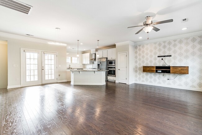 Building Photo - 321 View Dr