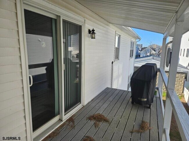 Building Photo - 210 N Surrey Ave