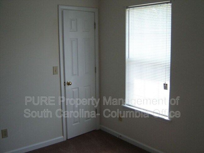 Building Photo - 8 Ridge Pond Dr