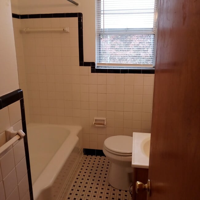 Ceramic Bath - 319 Ridgedale Rd