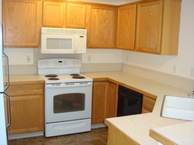 Building Photo - 1029 N Maple Creek Ave