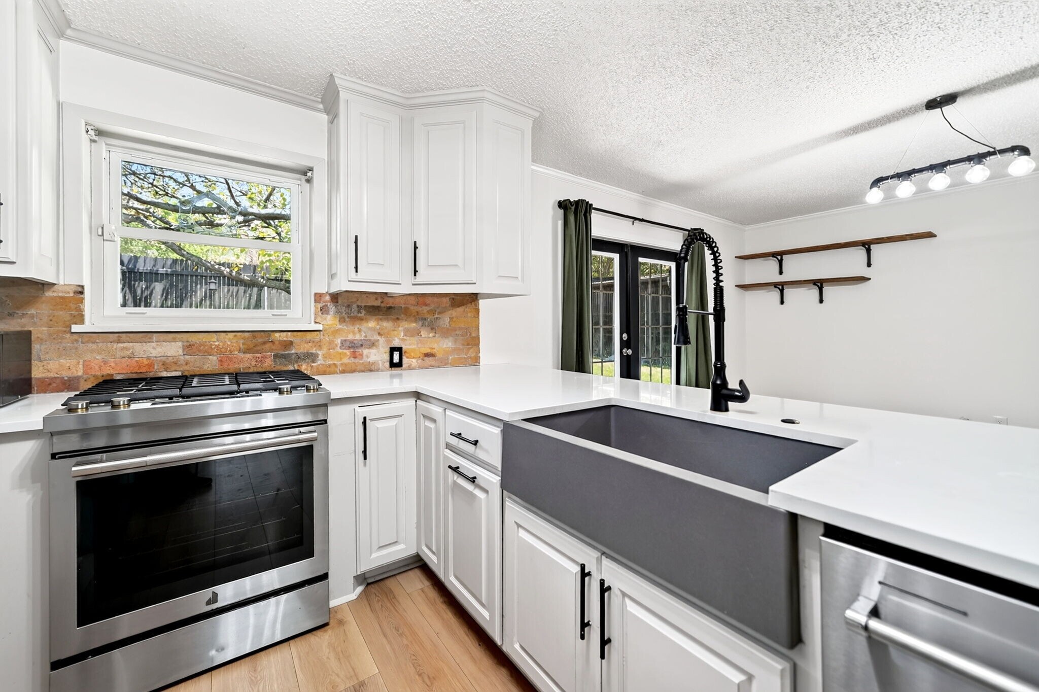 Building Photo - 505 Whittle Way