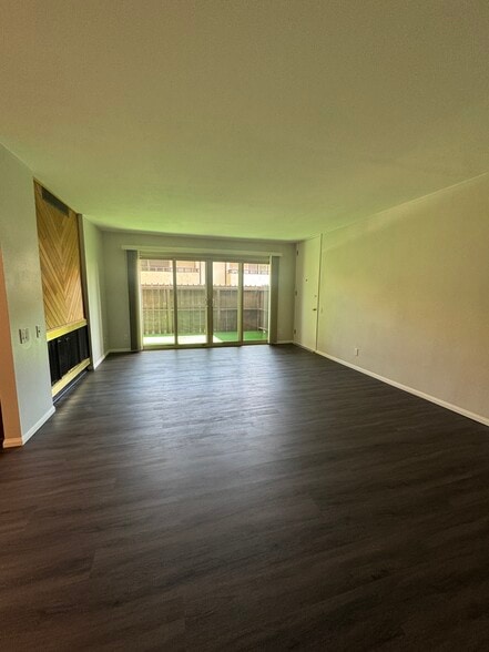 Building Photo - 31505 Lindero Canyon Rd