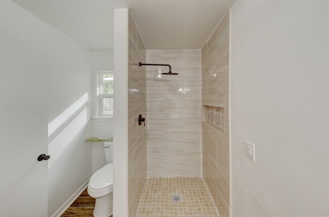 Building Photo - 309 Robbie St