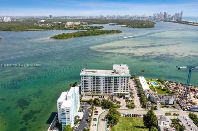 Building Photo - 10350 W Bay Harbor Dr