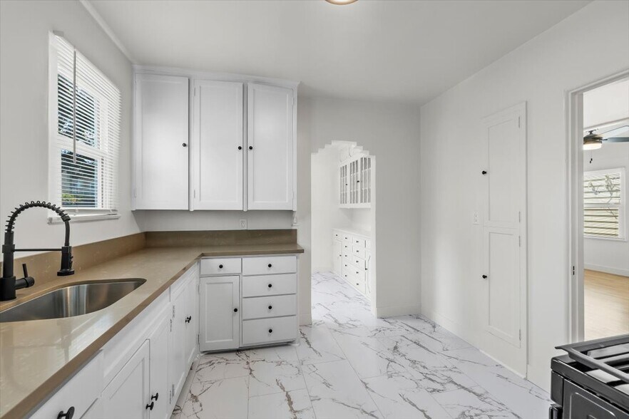 Building Photo - 1222 Aldine Ct