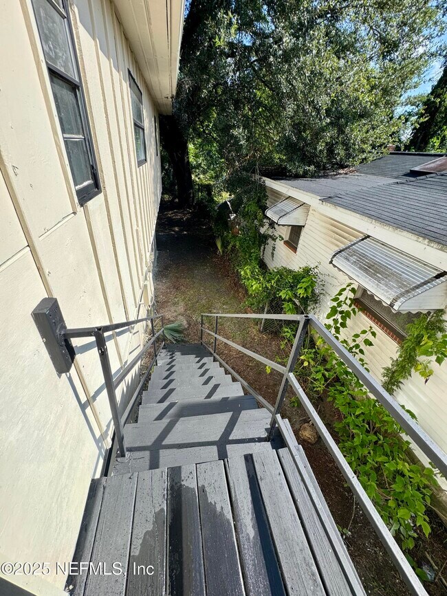 Building Photo - 929 W 27th St