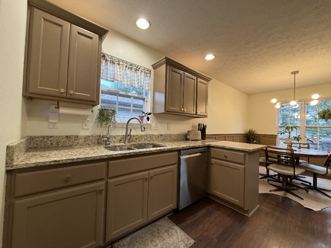 Building Photo - 519 S Casa Grande Ave