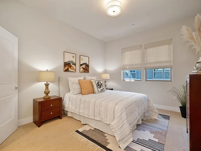 Building Photo - Premier 2/2 Condo in The Cannery