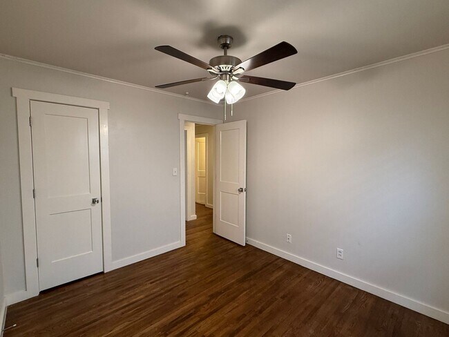 Building Photo - Welcome to your new charming 3-bedroom, 1.5-bath home in Broken Arrow close to Main Street!