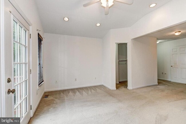 Building Photo - 6263 Woodcrest Dr