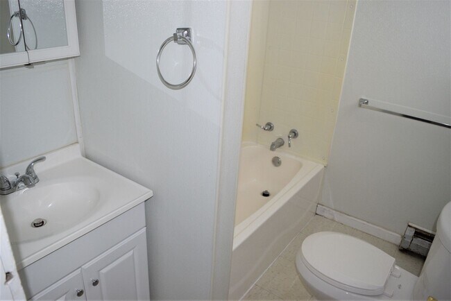 Building Photo - 402-apt1-4 Water St