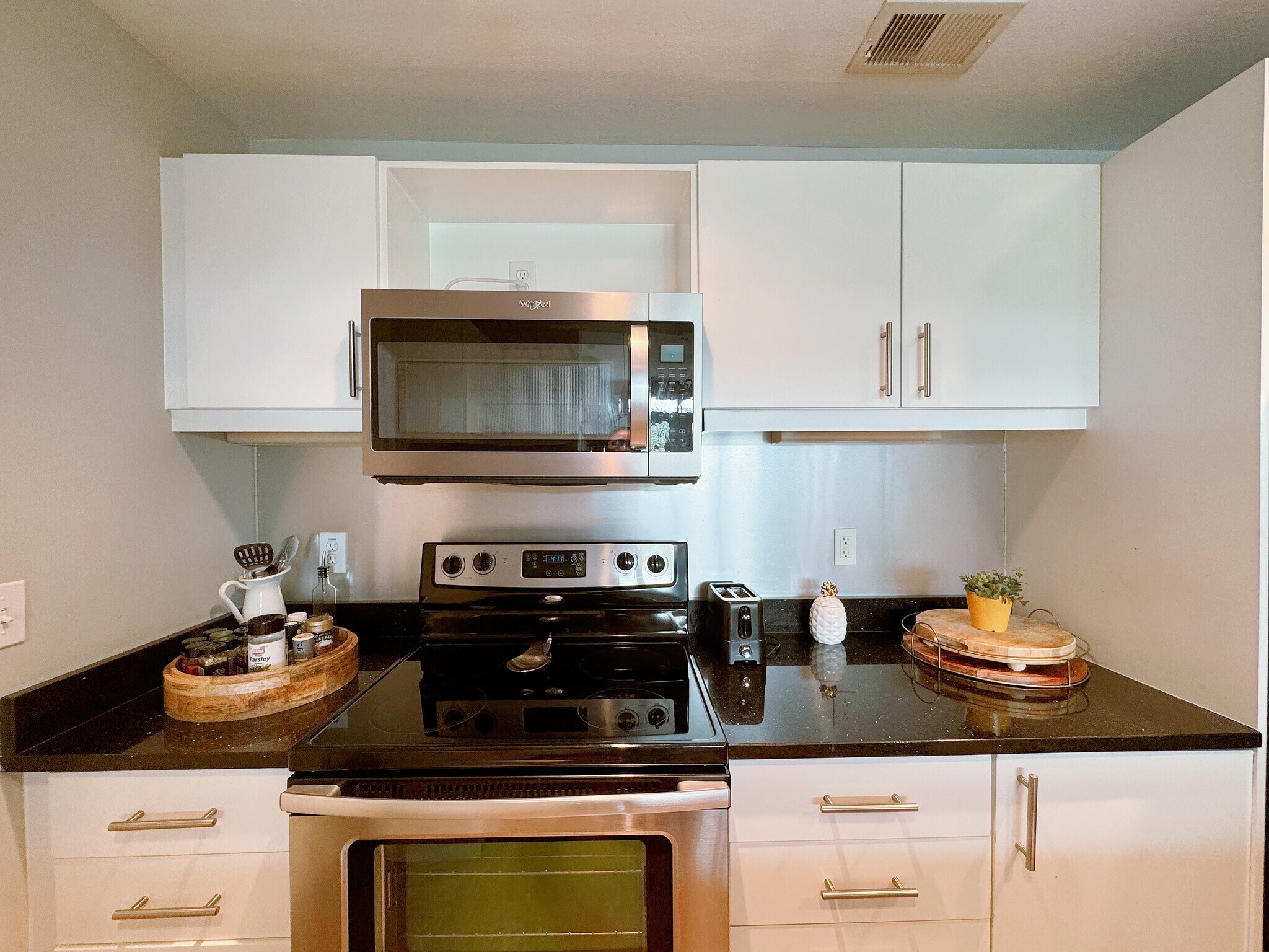 Kitchen - 390 17th St NW