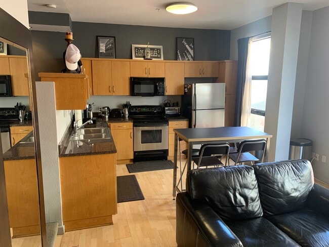 Building Photo - 777 Sixth Ave