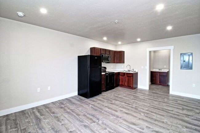 Building Photo - Modern Studio Apartment Near CMU