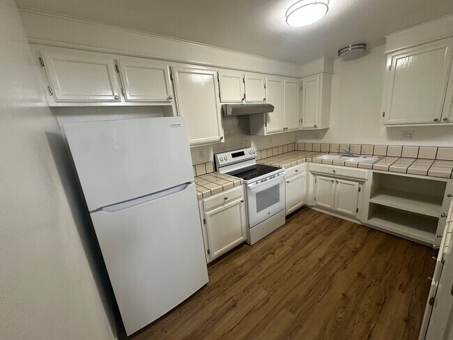 Building Photo - 547 De Leon Dr
